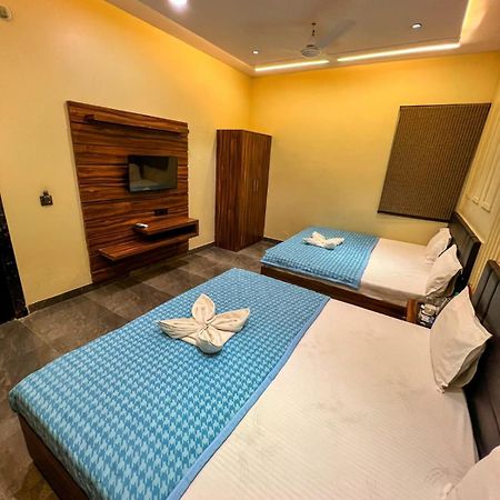 Gsm Hotel Vrindāvan Buitenkant foto