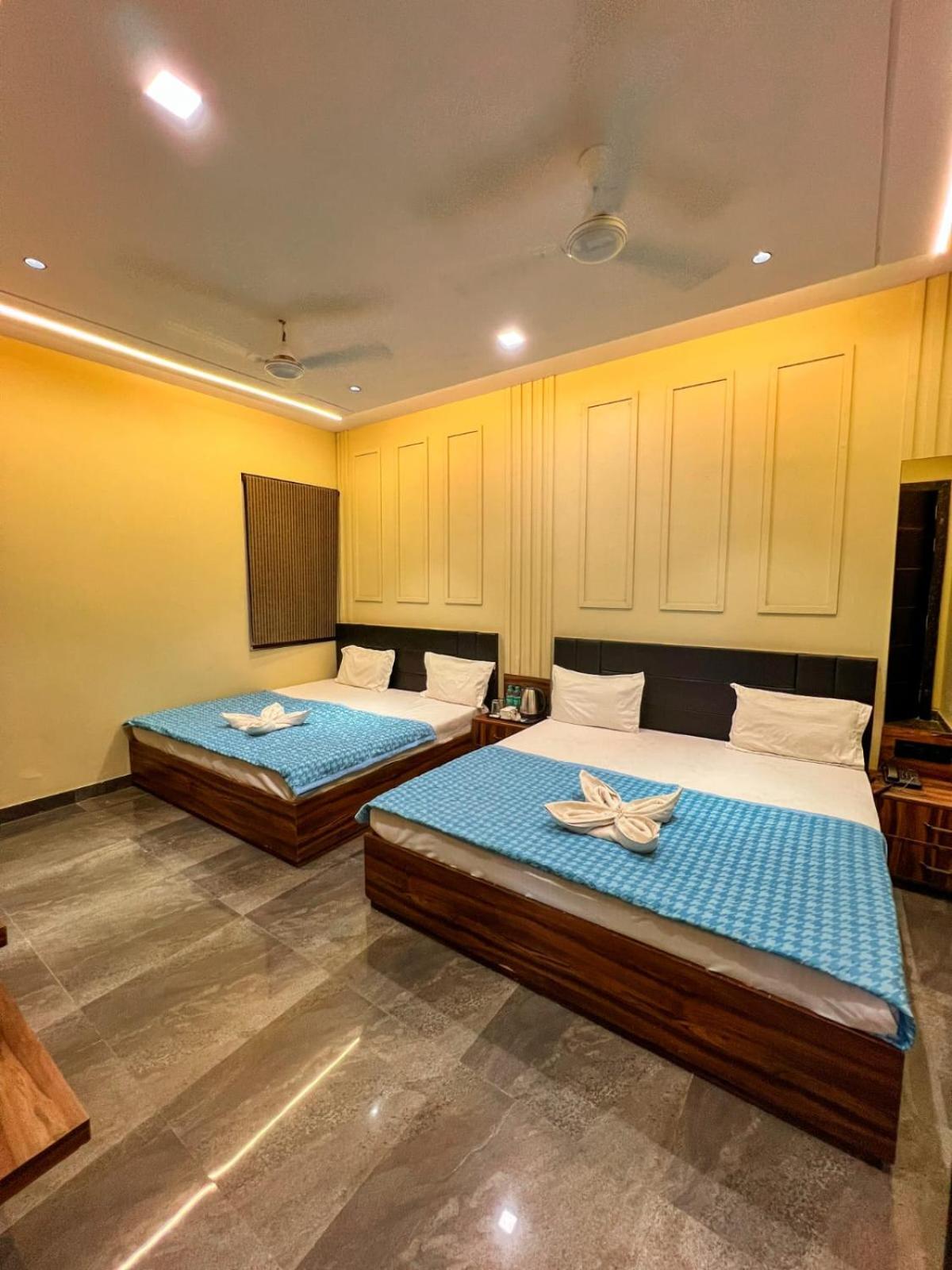 Gsm Hotel Vrindāvan Buitenkant foto