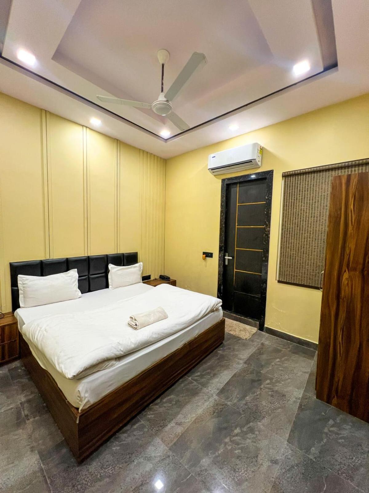 Gsm Hotel Vrindāvan Buitenkant foto